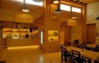 Il bancone della gelateria